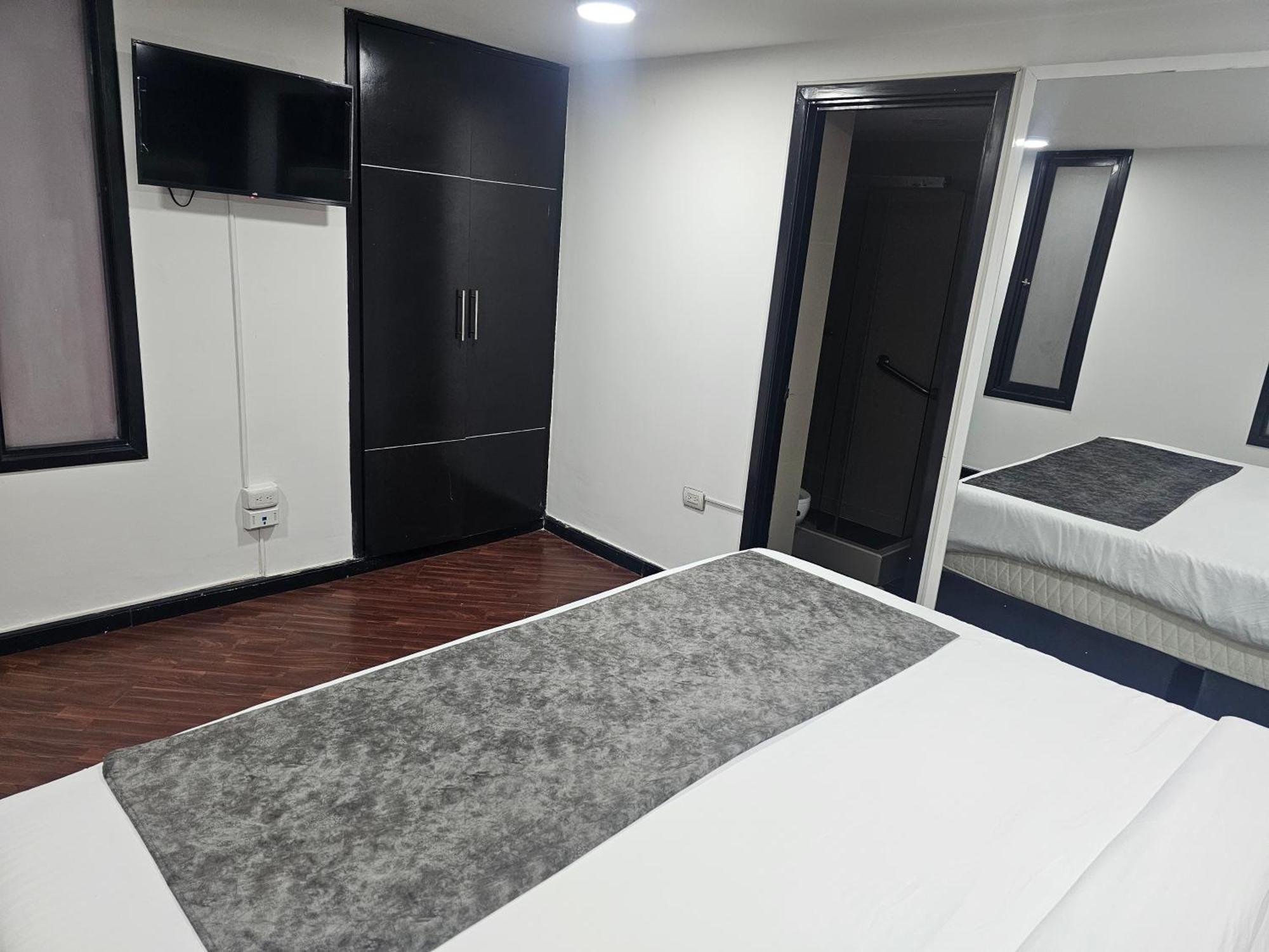Aw Hotel Quality Comfort Embajada - Corferias — Photos 3
